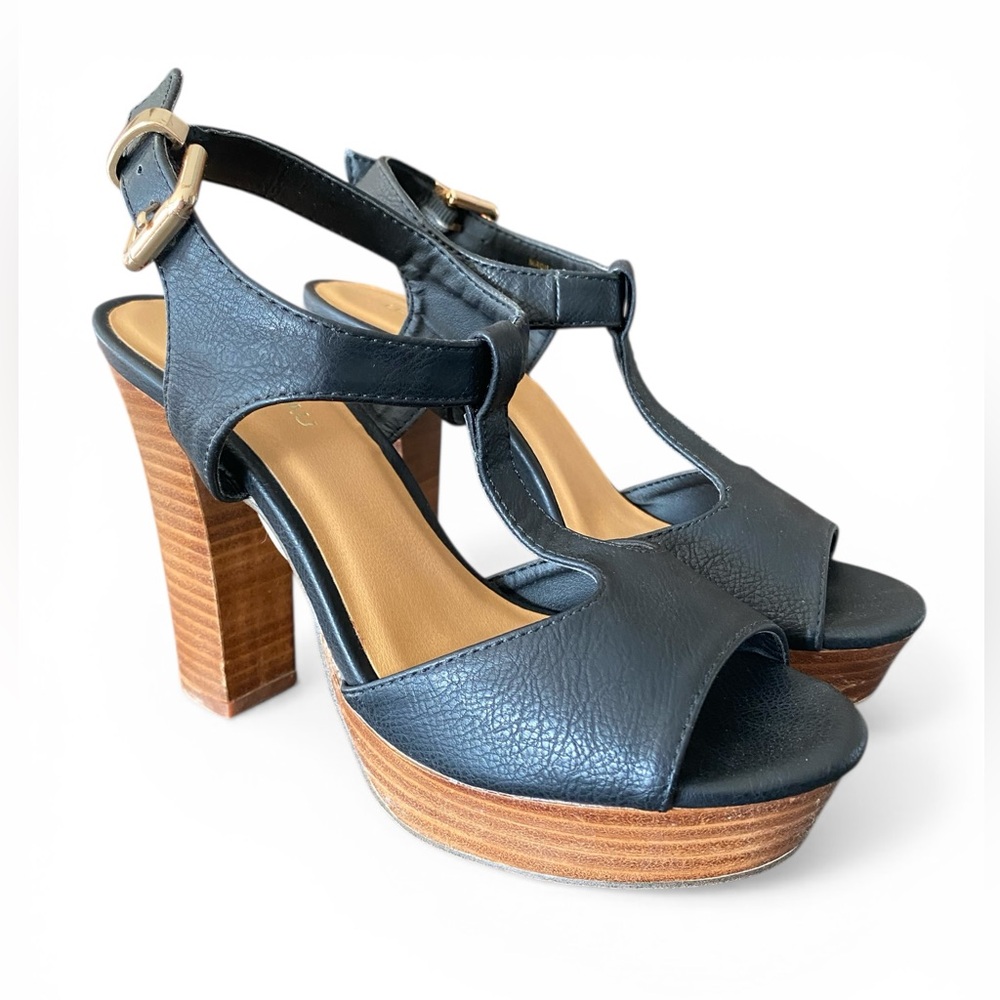 Le Chateau Black Leather Platform Heels (Size 7 US)